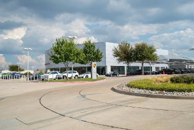 Porsche of Plano dealership image 1