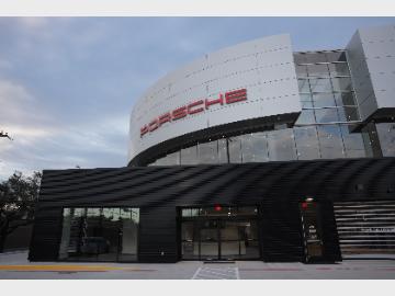 Porsche River Oaks dealership image 1